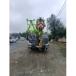 Zoomlion ZTC* 6x4 Автокран ZTC300V 	(Дизельный, 7,8 л, 313 л.с., МТ)