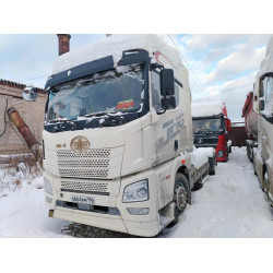 FAW CA* 4x2 Седельный тягач CA4183P25K2NE6A80 (Газовый двигатель)