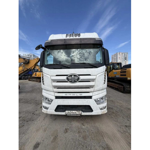 FAW J7 4x2 Седельный тягач CA4180P77K25E5 (Дизельный, 12,5 л, 553 л.с., АТ) FAW J7 4x2 Седельный тягач CA4180P77K25E5 (Дизельный, 12,5 л, 553 л.с., АТ)