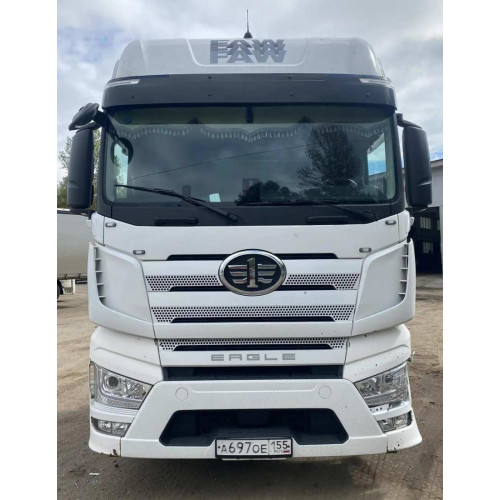 FAW J7 4x2 Седельный тягач J7 (Дизельный, 12,5 л, 550 л.с., АТ) FAW J7 4x2 Седельный тягач J7 (Дизельный, 12,5 л, 550 л.с., АТ)