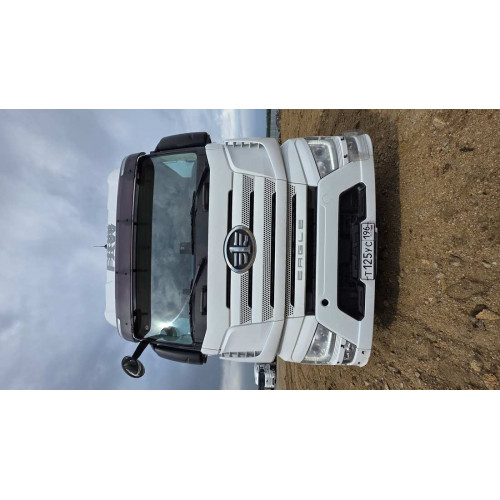 FAW J7 6x4 Седельный тягач CA4250P77K25T1E5 (Дизельный, 12.5 л, 553 л.с. АТ) FAW J7 6x4 Седельный тягач CA4250P77K25T1E5 (Дизельный, 12.5 л, 553 л.с. АТ)