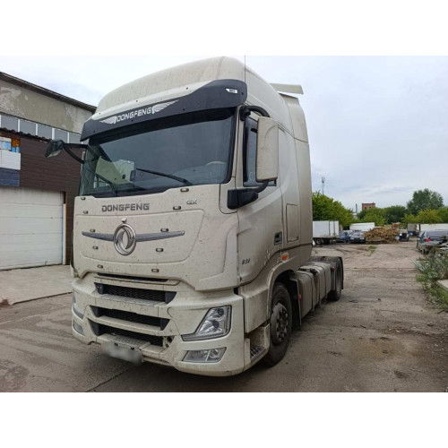 DONGFENG DFH 4x2 Седельный тягач DFH4180