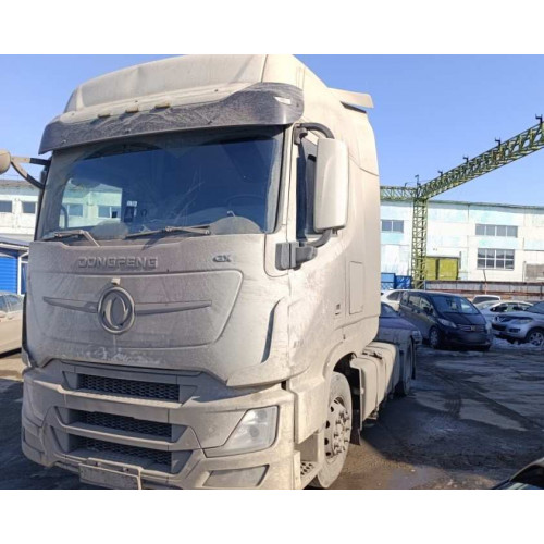 DONGFENG DFH 4x2 Седельный тягач DFH4180