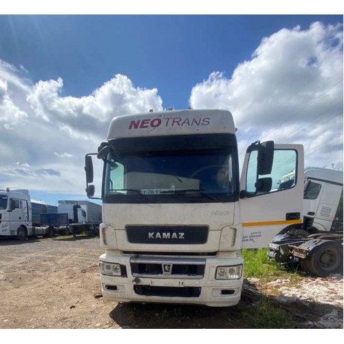 КамАЗ 5490 4x2 Седельный тягач 5490-S5 (Дизельный, 12,0 л, 401 л.с., МТ) КамАЗ 5490 4x2 Седельный тягач 5490-S5 (Дизельный, 12,0 л, 401 л.с., МТ)