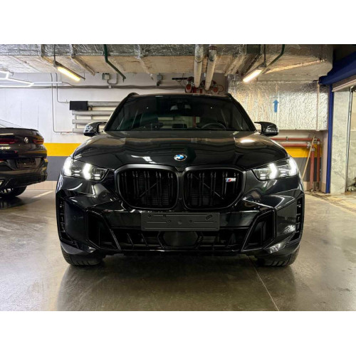 BMW X5 M60i